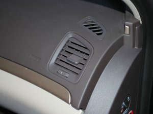 2013款2.0T 自动两驱豪华版 中控区