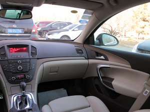 2013款2.0T 自动两驱豪华版 中控区