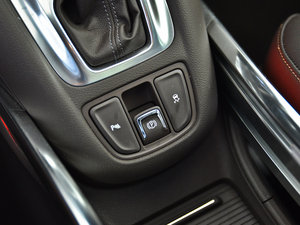 2013款1.4T 七座豪华版 驻车制动器