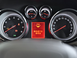 2013款1.4T 七座豪华版 中控区