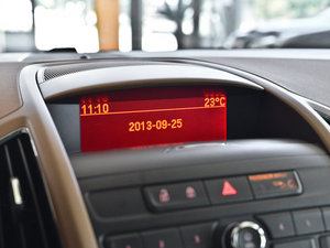 2013款1.4T 七座豪华版 中控区