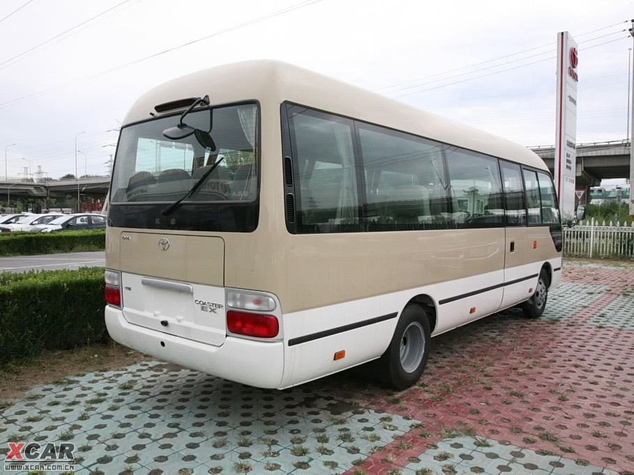 丰田柯斯达整体外观