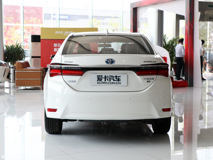 2018款卡罗拉 双擎1.8l e-cvt智尚版