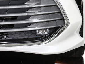 2019款2.5L Touring尊贵版 国VI 前雾灯