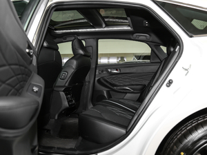 2019款2.5L Touring尊贵版 国VI 后排空间