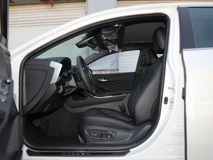 2019款2.5L Touring尊贵版 国V 前排空间