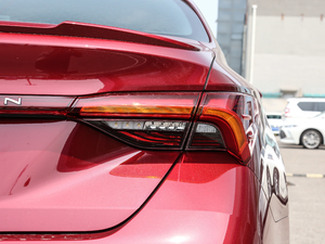 2019款2.5L 进取版 国VI 尾灯