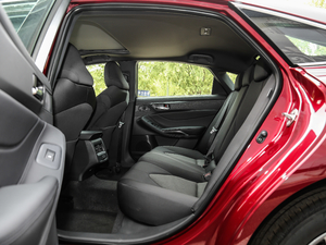 2019款2.5L 进取版 国VI 后排空间