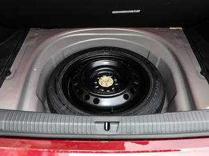 2019款2.5L 进取版 国VI 备胎