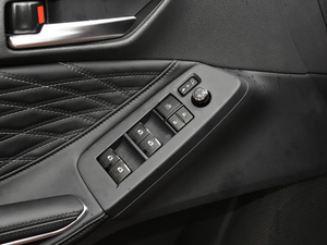 2019款2.0L XLE 尊贵版 国VI 主驾车窗控制区	