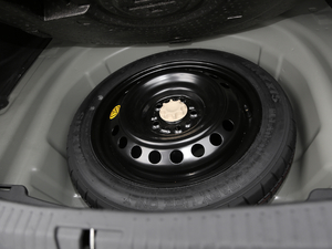 2019款2.0L XLE 尊贵版 国VI 备胎
