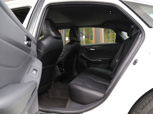 2019款2.0L XLE 尊享版 国VI 后排空间