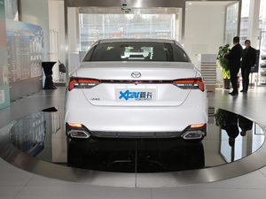 2019款2.0L 豪华版 国VI 正后	