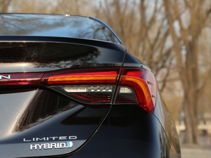 2019款双擎 2.5L Limited旗舰版 国V 尾灯