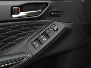 2019款双擎 2.5L Limited旗舰版 国V 主驾车窗控制区	