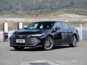 2019款双擎 2.5L XLE尊贵版 国V 左前45度