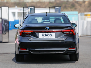 2019款双擎 2.5L XLE尊贵版 国V 正后	