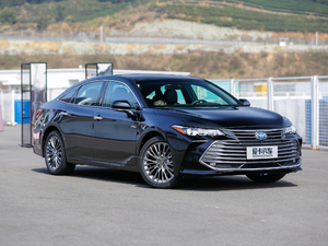 2019款双擎 2.5L XLE尊贵版 国V 整体外观