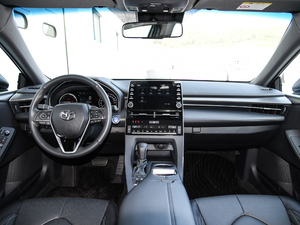 2019款双擎 2.5L XLE尊贵版 国V 内饰全景