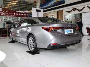 2019款双擎 2.5L XLE尊贵版 国VI 左后45度