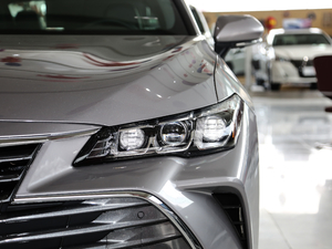2019款双擎 2.5L XLE尊贵版 国VI 大灯