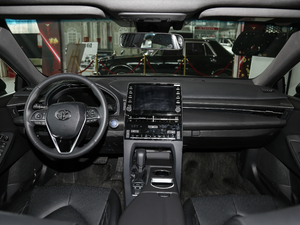 2019款双擎 2.5L XLE尊贵版 国VI 内饰全景