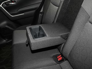 2020款2.5L CVT两驱精英版 后排中央扶手