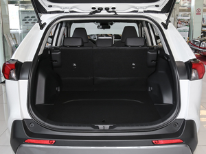 2020款2.5L CVT两驱精英版 行李厢空间
