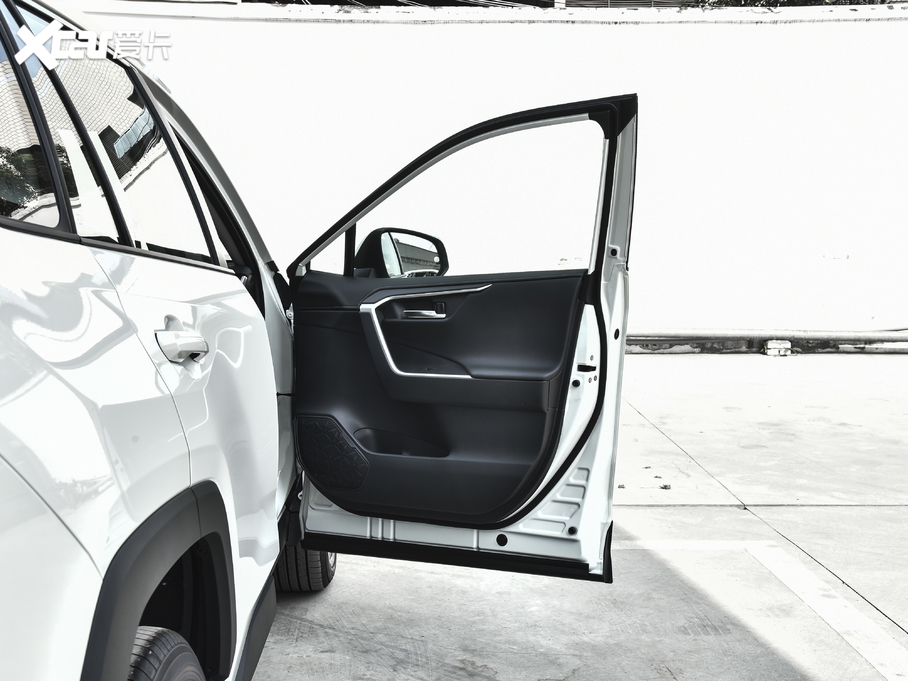 2020RAV4s 2.0L CVTLPlus