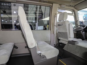 2020款4.0L 豪华 20座 汽油 空间座椅