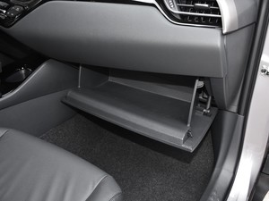 2020款2.0L 奕炫版 手套箱