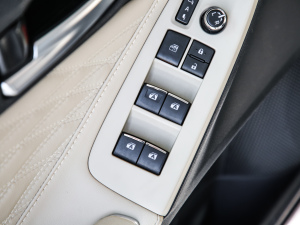 2021款2.5L Touring尊贵SPORT版	 主驾车窗控制区	