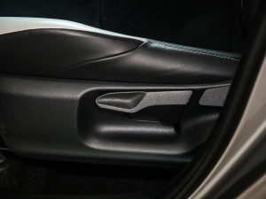2021款2.0L 奕驰SPORT 主驾驶座椅调节