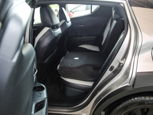 2021款2.0L 奕驰SPORT 后排座椅放倒