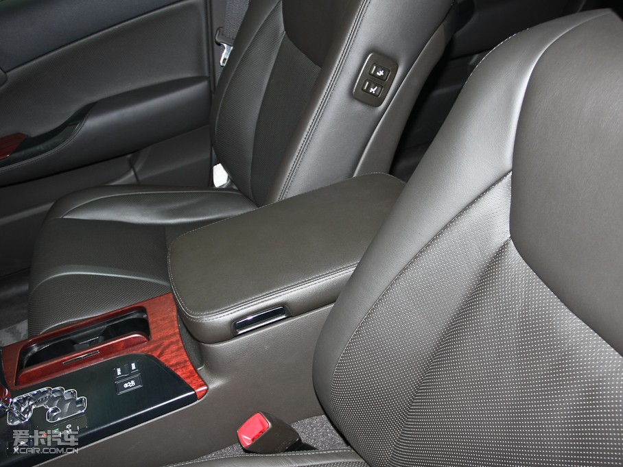 2010ʹ 3.0L Royal Ƥ