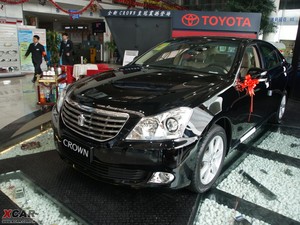 2010款3.0L Royal Saloon 整体外观