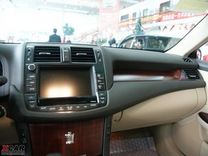 20103.0L Royal Saloon п؅^