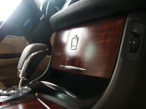 20103.0L Royal Saloon п؅^