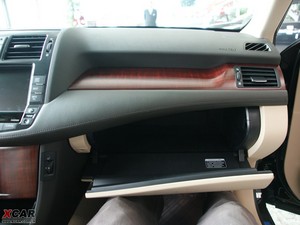 2010款3.0L Royal Saloon 手套箱