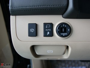 20103.0L Royal Saloon п؅^