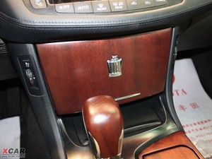 2010款4.3L Royal Saloon 中控区