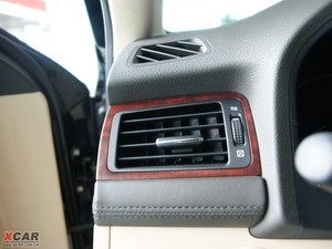 20103.0L Royal Saloon п؅^