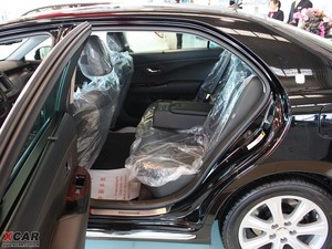 20104.3L Royal Saloon g