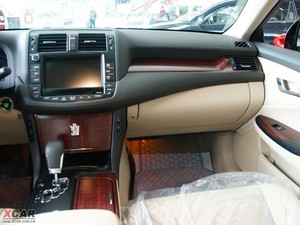 20103.0L Royal Saloon п؅^