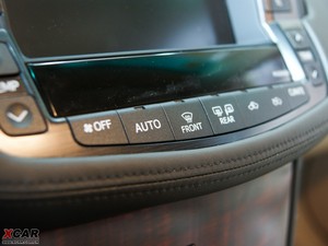 2010款3.0L Royal Saloon 中控区