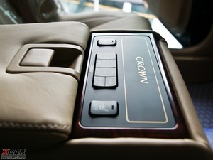 2010款3.0L Royal Saloon 空间座椅