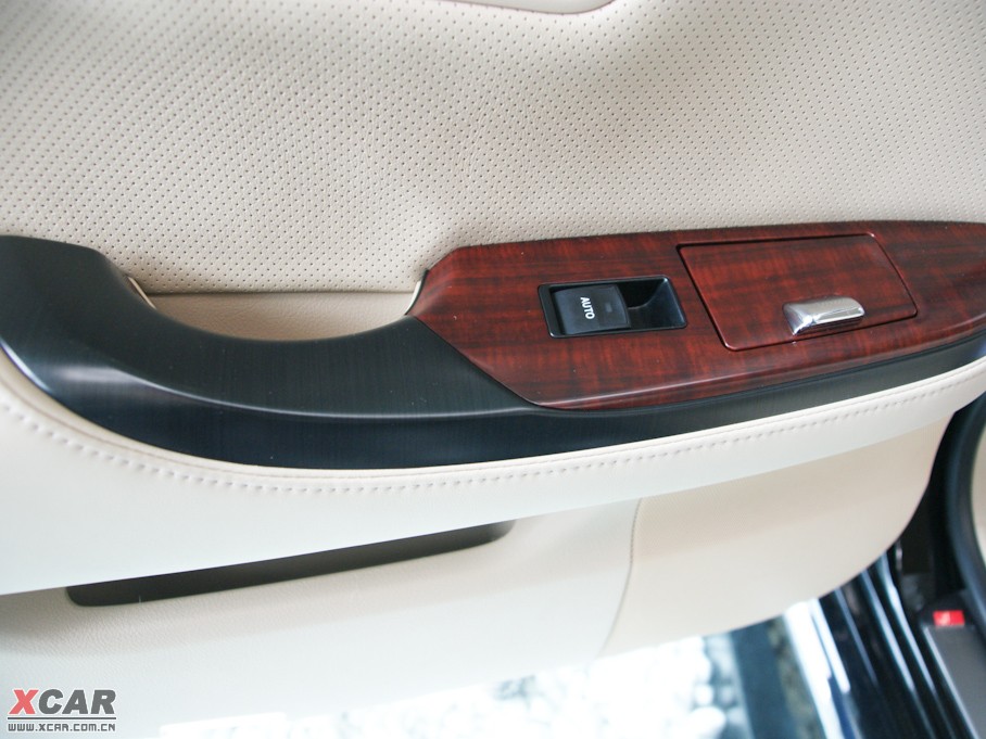 2010ʹ 3.0L Royal Saloon