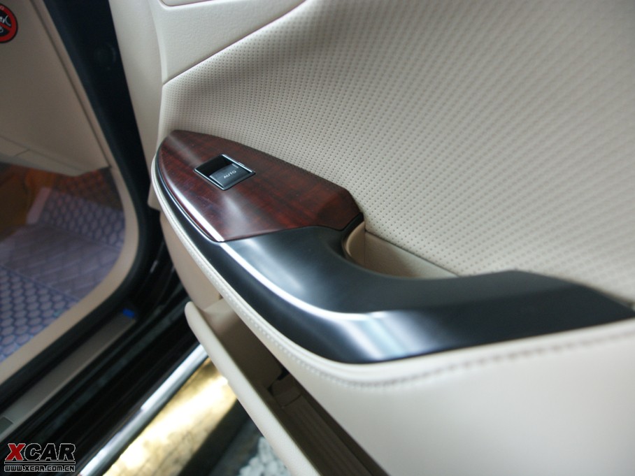 2010ʹ 3.0L Royal Saloon