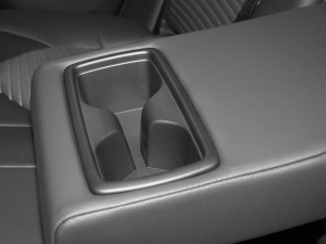 2021款2.5L HEV四驱豪华版 后排中央扶手功能