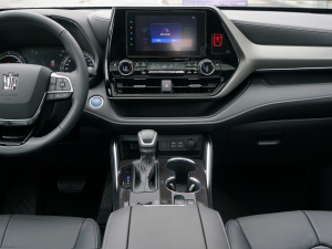 2021款2.5L HEV四驱豪华版 中控台